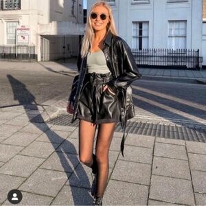 Ci Sono black faux leather shorts with belt Size M